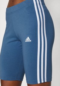adidas Sportswear ESSENTIALS 3-STRIPES BIKE - Leggings - altered blue/white