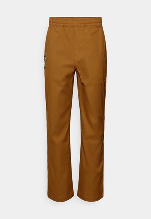 Tan kleurige, rechtvallende broek met een elastische tailleband en een zijzak met een geborduurd embleem. Gladde, lichtgewicht stof.