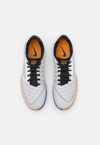 Nike Performance LUNAR GATO - Botas de futebol de salão - white/black/photon dust/light curry