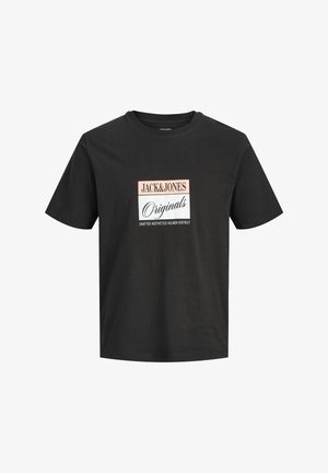 T-shirt nero a maniche corte con un logo rettangolare con la scritta "JACK&JONES Originals Crafted Aesthetics Holmen District" sul petto.