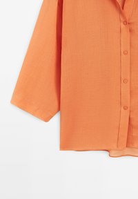 Oranje shirt met korte mouwen van een lichte, gestructureerde stof, met een knoopsluiting aan de voorkant en een rechte zoom.
