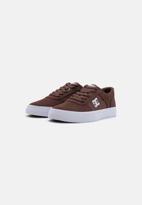 DC Shoes TEKNIC - Joggesko - chocolate brown