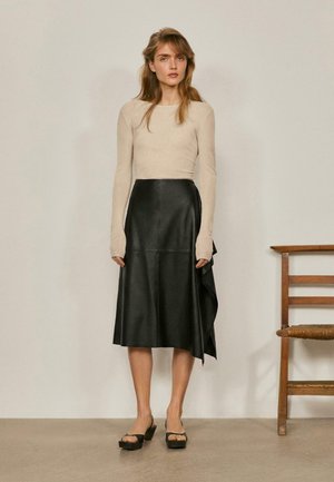 Massimo Dutti, Áčková sukně - black