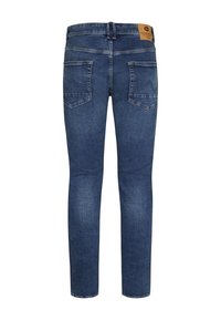 Jeans de mezclilla en azul oscuro con corte ajustado. Las características incluyen una parche de cuero en la cintura y dos bolsillos traseros con detalles de costura.