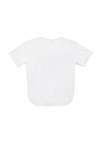 Camiseta blanca de corte holgado, hecha de algodón, con escote redondo y mangas cortas. La parte trasera presenta una superficie lisa y sin adornos.