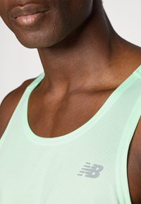New Balance SPORT ESSENTIALS SINGLET - Felső - lab green