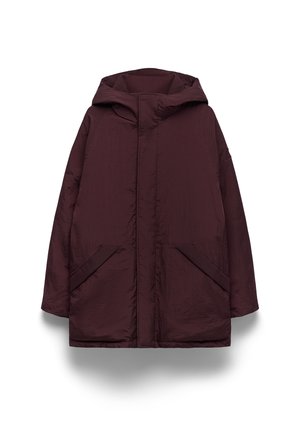 Bordeaux hoodie met een ritssluiting aan de voorkant, twee zijzakken en een textuurafwerking, met een ontspannen pasvorm en minimale naden.