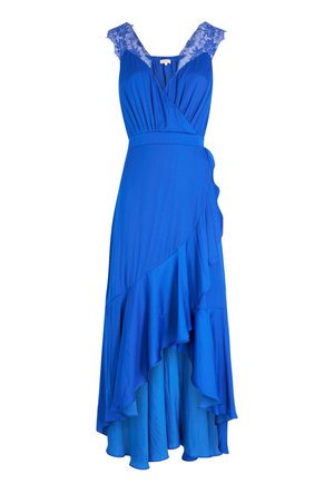 Vestito blu con maniche a cappuccio in pizzo e design avvolgente. Presenta un orlo asimmetrico e a strati e una texture di tessuto morbido e fluido.