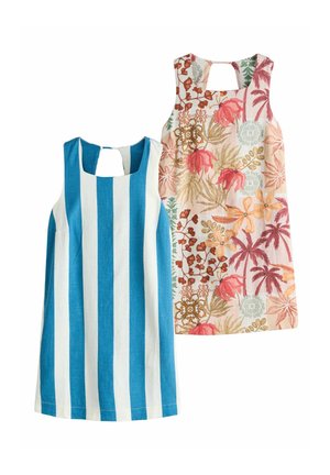 Blau-weiß gestreiftes Trägertop-Kleid links, rechts ein Kleid mit floralen Mustern in verschiedenen Farben. Beide haben einen rund ausgeschnittenen Ausschnitt.