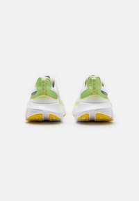 Saucony GUIDE 17 - Katujuoksukengät - white/fern
