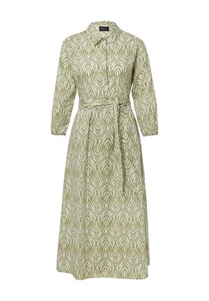 Grünes gemustertes, langes Kleid mit Kragen, langen Ärmeln, taillierter Taille und Bindegürtel. Es hat ein Blättermuster in Weiß auf grünem Hintergrund.
