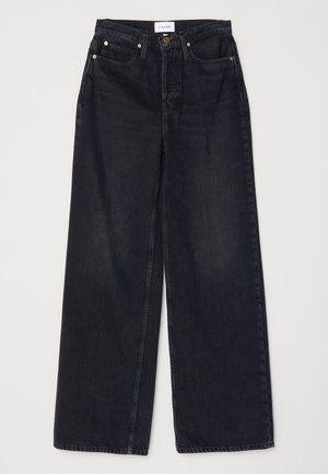 Široké černé džíny z denimu s vysokým pasem. Obsahují žluté kovové detaily a klasický design s pěti kapsami. Hladká textura.