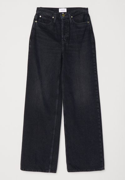 Jean en denim noir à taille haute et jambes larges. Équipé de détails en métal jaune et d'un design classique à cinq poches. Texture lisse.