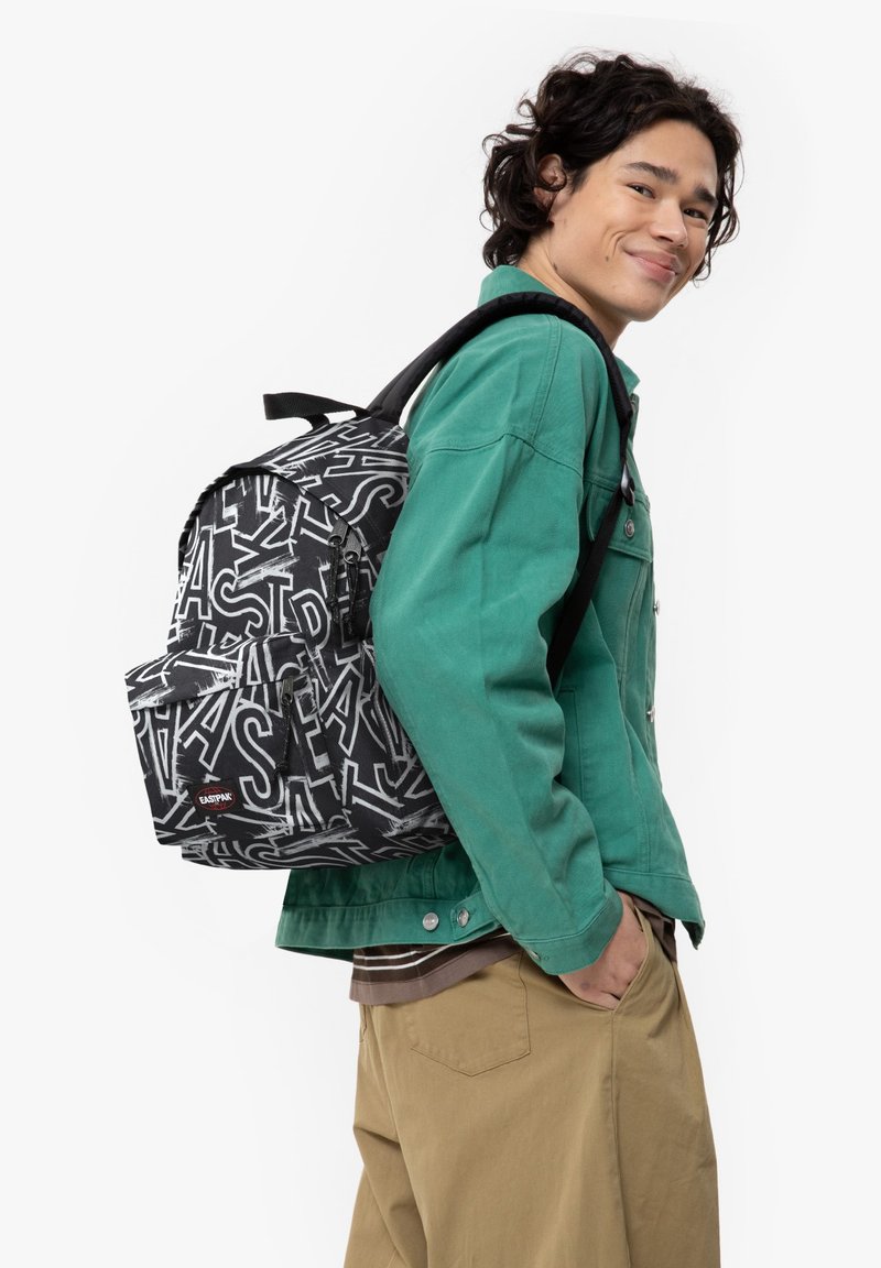 Eastpak DAY PAK'R - Mochila - ep letters black