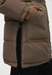 Vero Moda VMOSLO NOOS - Daunenmantel - brown lentil