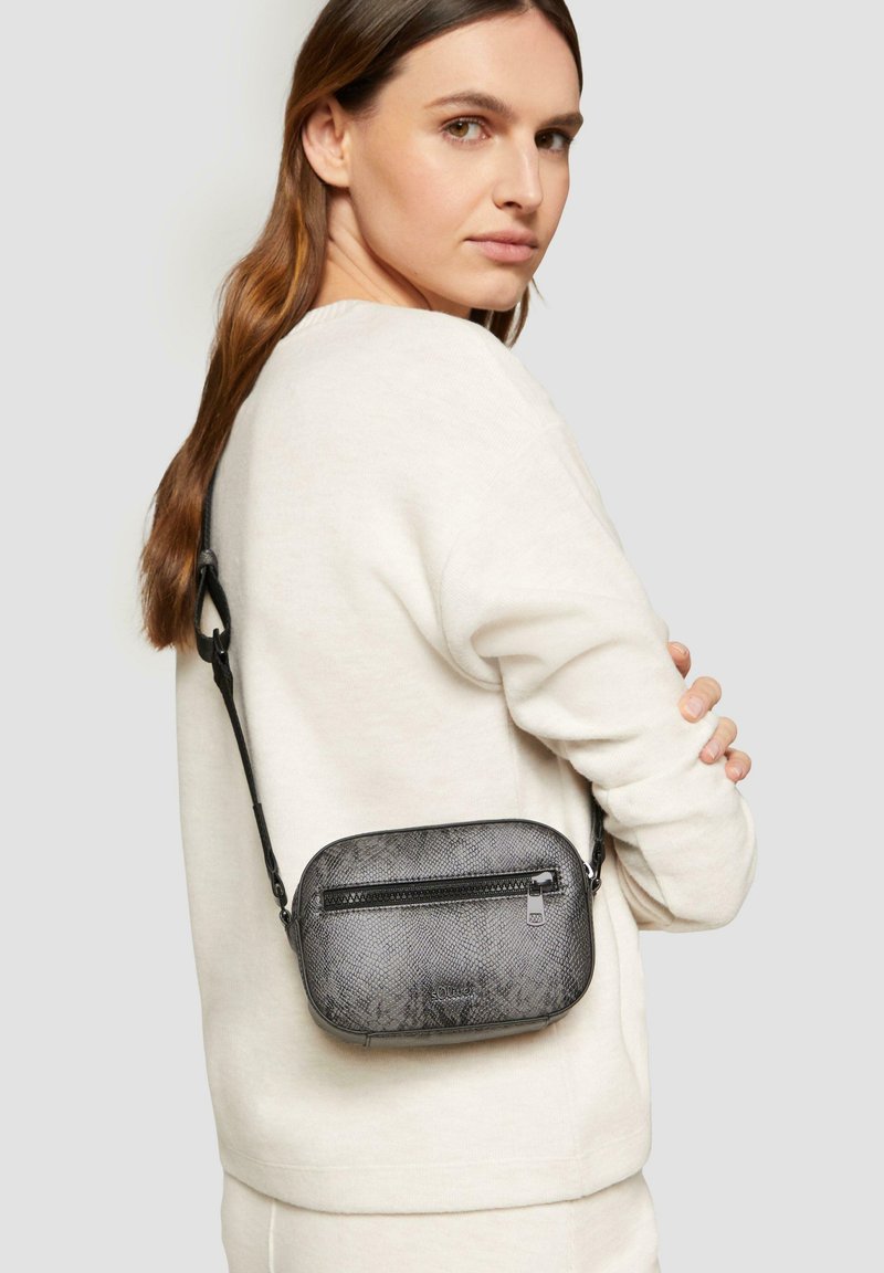 s.Oliver Fototasche - grau meliert