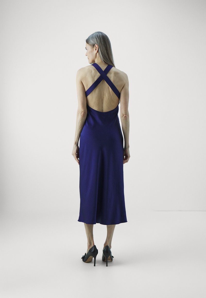 fitted lace wedding dress Claudie Pierlot - Ensemble motifs violets location main image 1
