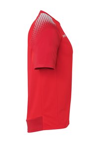 Rode sportieve shirt gemaakt van lichtgewicht stof, met korte mouwen, een ronde hals en een geometrisch patroon op de schouder.