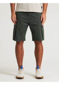 CHASIN' - RIOT.S GAMMA - Shorts - dark green Immagine in miniatura 1