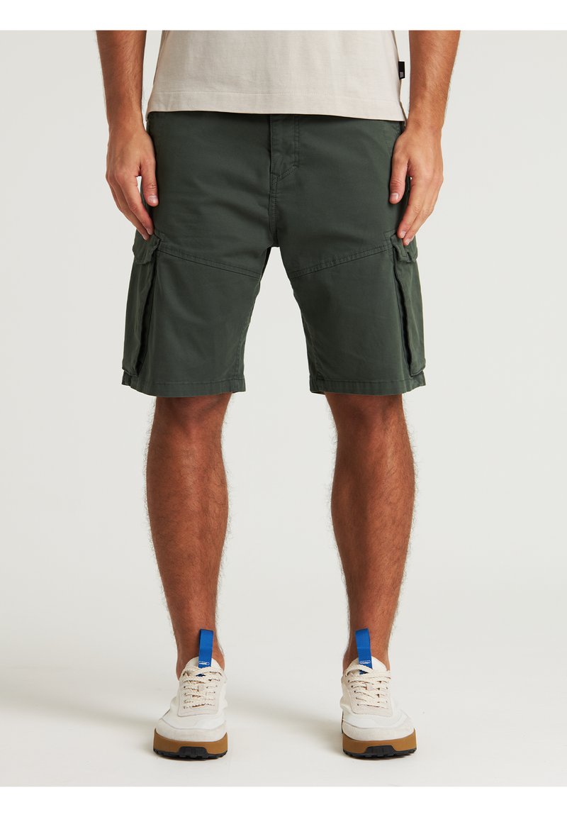 CHASIN' - RIOT.S GAMMA - Shorts - dark green, Ingrandire