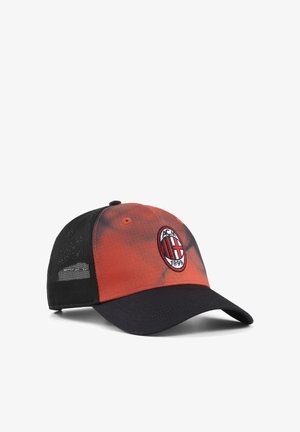 Casquette de baseball noire et rouge avec dos en mesh et logo AC Milan sur le panneau avant avec l'année 1899.