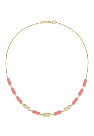 Goldene Kettenhalskette mit abwechselnden rosa Email- und diamantförmigen Segmenten, verziert mit kleinen weißen Steinen.
