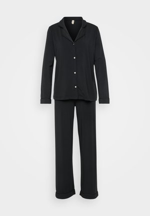 Set de pijama negru, compus dintr-o bluză cu butoane și guler și pantaloni cu mansete răsucite, confecționat dintr-un material moale și neted.