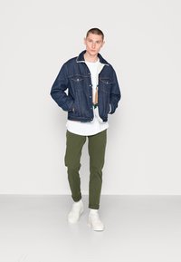 Levi's® - SHERPA TRUCKER - Džínová bunda - medium indigo stonewash Miniatura obrázku 1