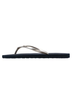 Marineblå flip-flop med en teksturert gummisåle og metalliske gullstropper. Elegant enkelhet og flat design for uformell bruk.
