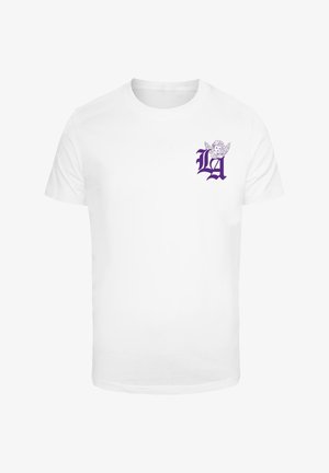 T-shirt en coton blanc avec un graphique violet représentant "LA" et un motif d'ange sur la poitrine gauche. Manches courtes, col rond classique.