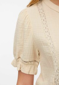 Vero Moda Pluus - oatmeal