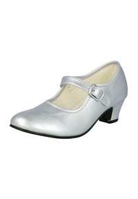 Zapato Mary Jane plateado con punta redonda, pequeño tacón y una correa con una hebilla de metal. Textura de cuero suave con un acabado brillante.