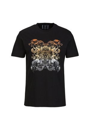 Zwarte katoenen t-shirt met een gedetailleerde leeuwengrafiek in goud, zilver en wit, omringd door sierlijk scrollwerk, korte mouwen en een ronde hals.