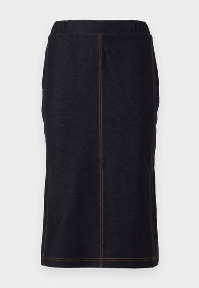 Sötétkék farmer ceruzaszoknya egyenes szabásban, oldalsó hasítékokkal, kontrasztos narancssárga cérnával az varrások mentén. Kényelmes, rugalmas derékpánt.