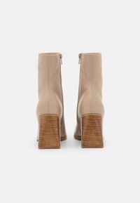 Lazamani Kotníková obuv na vysokém podpatku - beige
