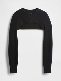 Μαύρο κοντό πουλόβερ με μακριά μανίκια, ριγέ υφή, στρογγυλή λαιμόκοψη και δύο κουμπιά μπροστά. Το ύφασμα φαίνεται μαλακό και ζεστό.