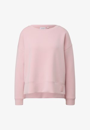 Sweat-shirt rose clair à manches longues, col rond, épaules tombantes et petit patch logo rectangulaire près de l’ourlet côté gauche.