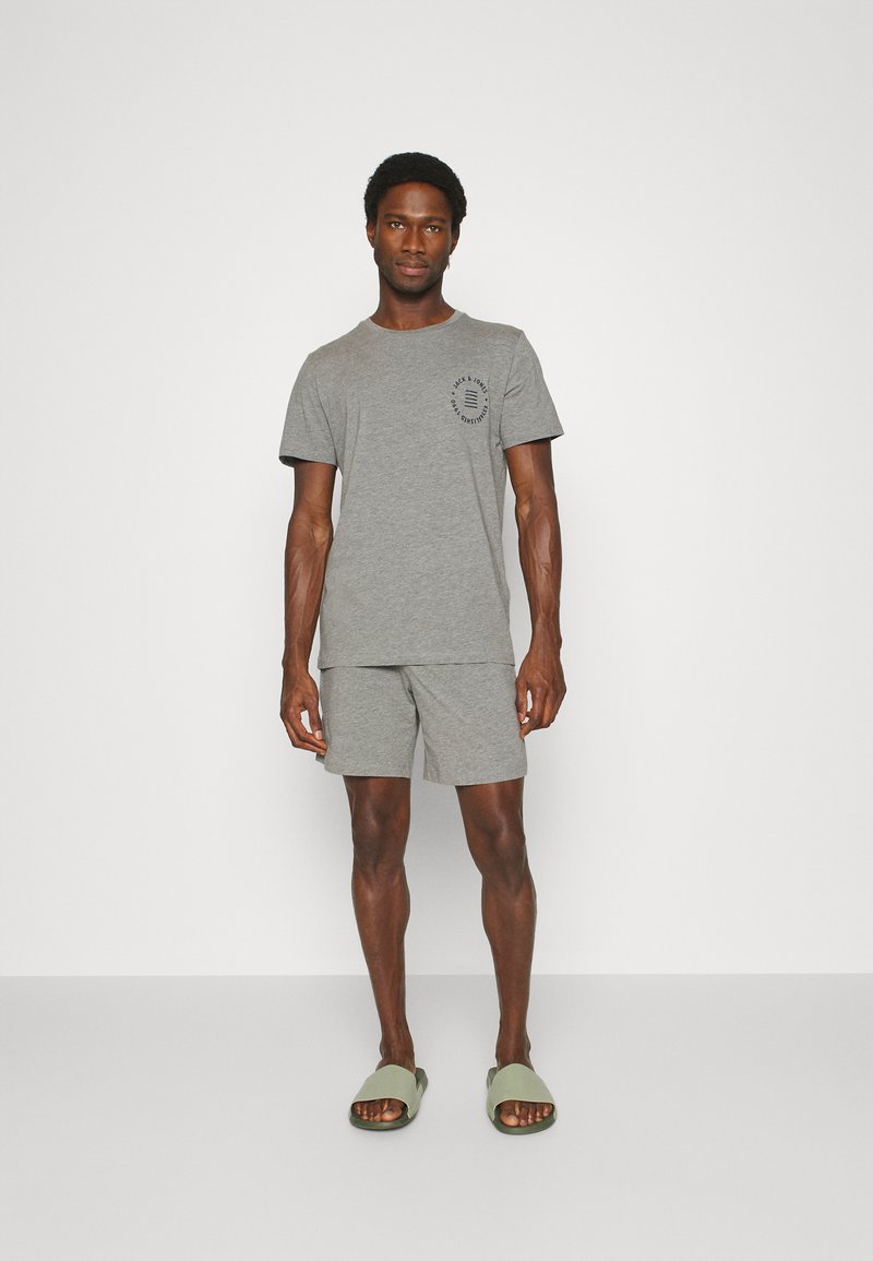 Herren Pyjamas | Jack & Jones JACTURBO TEE AND SHORTS GIFTBOX Pyjama light grey melange/grau - DW88643 Herren Pyjamas | Jack & Jones JACTURBO TEE AND SHORTS GIFTBOX Pyjama light grey melange/grau - DW88643