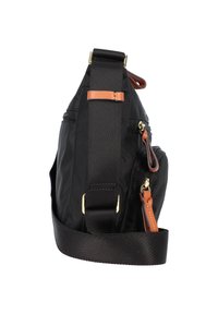 Borsa a spalla nera in nylon con finitura testurizzata, accenti in pelle marrone a contrasto, tracolla regolabile e dettagli in metallo dorato. Presenta diverse tasche con zip.