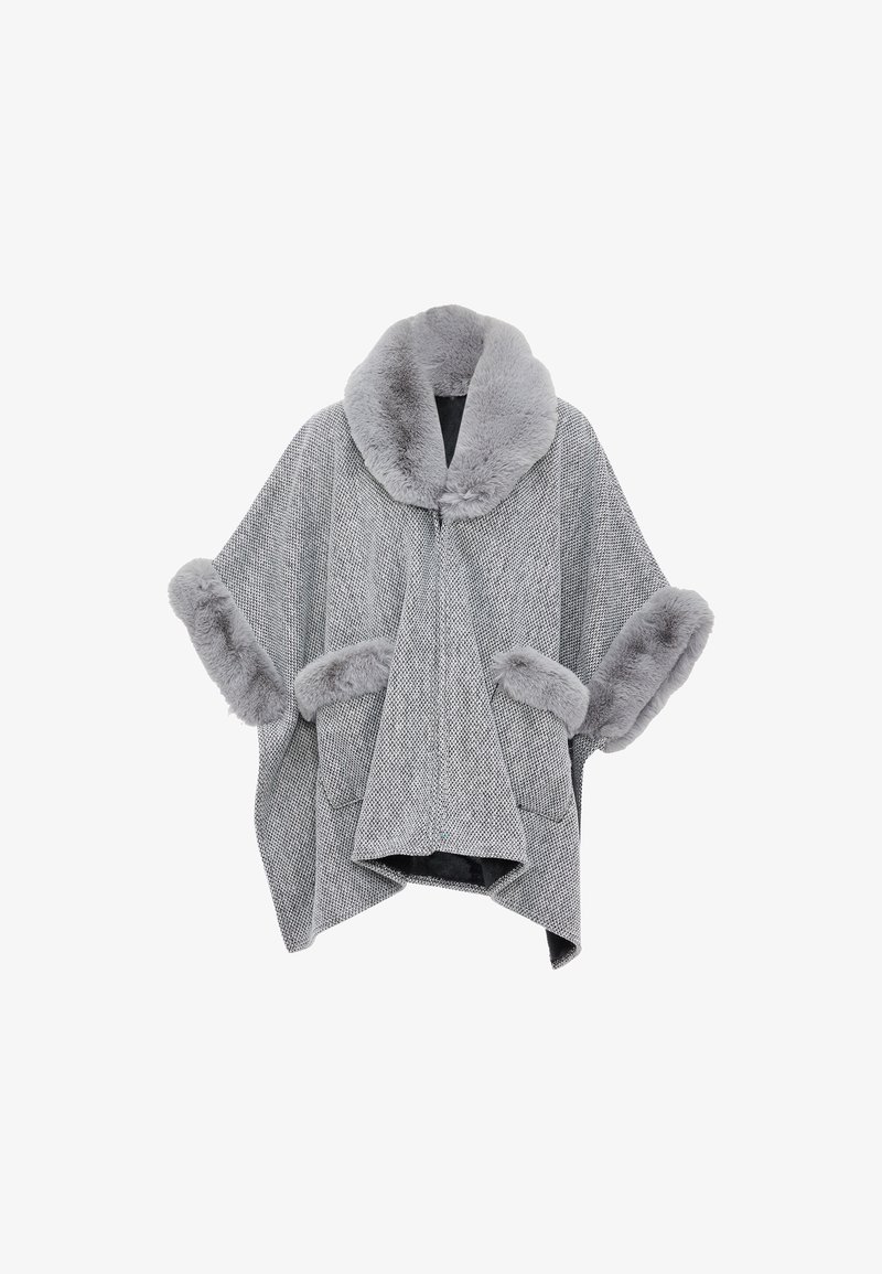 Szürke poncsó textúrált szőtt mintával, műszőrme gallérral és mandzsettákkal, nyitott elülső résszel és két oldalsó zsebbel, puha szövetkeverékből készült.