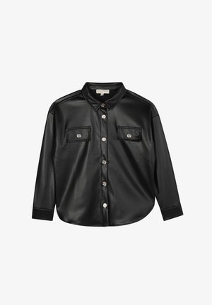 Camicia in ecopelle nera con chiusura a bottoni frontale, colletto a punta, due tasche sul petto e dettagli in metallo argentato. Maniche lunghe con polsini.