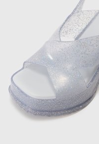 Melissa Aukštakulniai sandalai - clear/blue