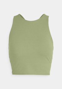 Top curto verde-oliva feito de tecido suave. Apresenta um decote arredondado e design sem mangas, com costuras limpas na barra.