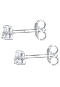 Örhängen i sterlingsilver med tre klara ädelstenar, en polerad finish och en enkel fjärilsklack för säkerställelse.