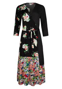 Maxi šaty s přepásáním, které mají černou látku s květinovými vzory, puntíky, páskem v pase a stupňovaný lem v mnohobarevných květinových potiscích.