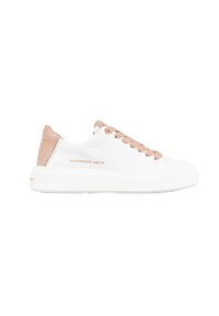 Sneakers bianchi in pelle con una finitura liscia, dettagli rosa pallido sul tallone e sui lacci, e il marchio in rilievo "ALEXANDER SMITH".