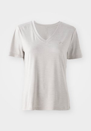 Lichtgrijs T-shirt met korte mouwen en V-hals, gemaakt van zacht, lichtgewicht materiaal met een subtiele textuur; heeft een klein logo op de borst.