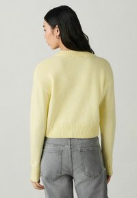 Next REGULAR FIT - CREW NECK  - Kardigan - yellow