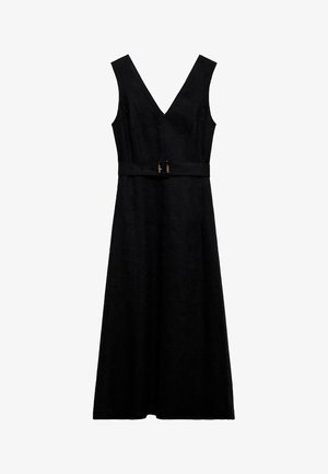 Mustat pellavamekot, joissa on V-aukko, hihattomuus ja vyö, jossa on suorakulmainen solki vyötäröllä. Leveähelmainen hame.