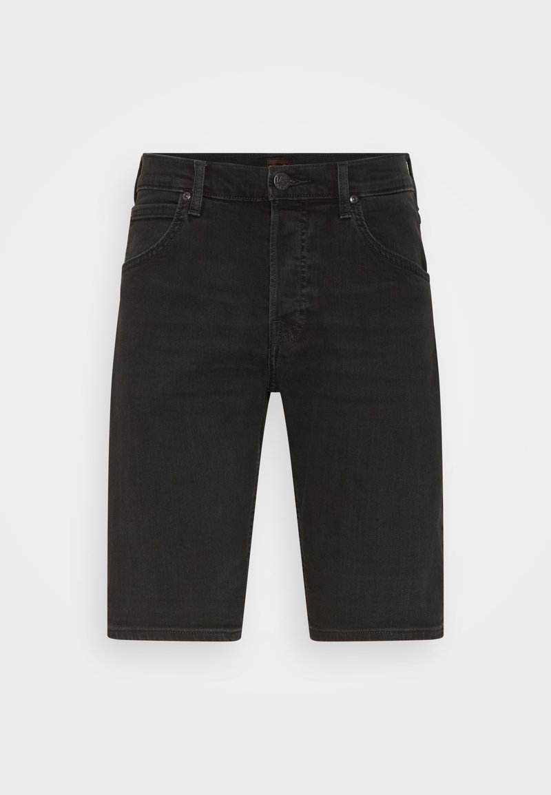 Shorts en denim noir, longueur genou, avec bouton avant, fermeture éclair, passants de ceinture et poches avant, présentés sur un fond blanc.